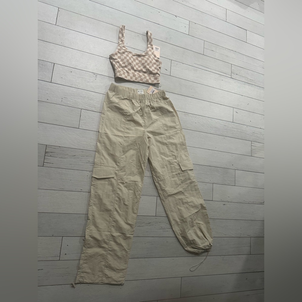 New Wilo Women's set Top and Bottoms